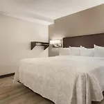 Red Roof Inn Plus & Suites Erie