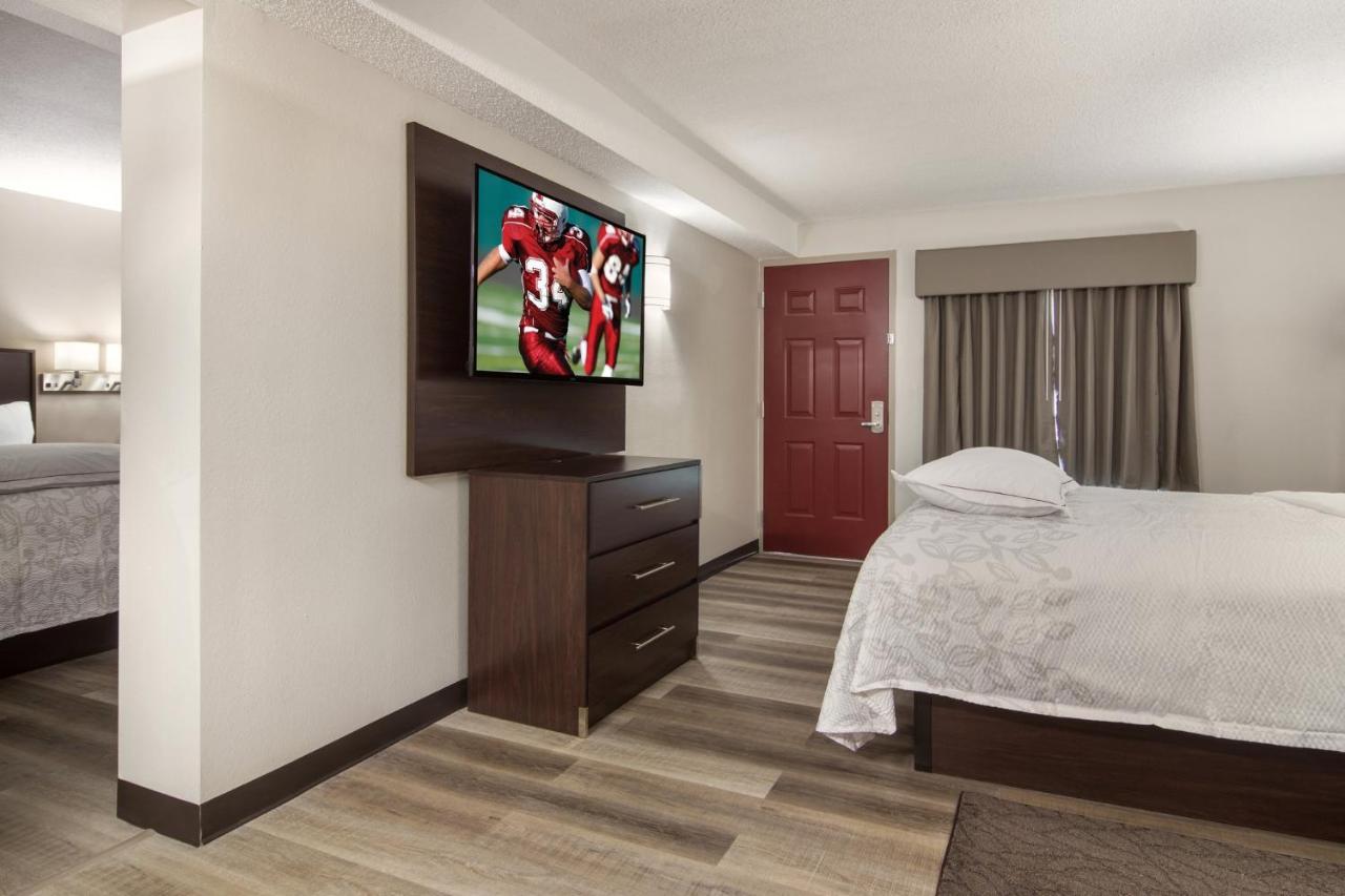 Red Roof & Hotel 2*
